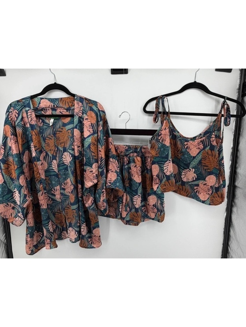 Lucy & Ruby Jodhpur 3 Piece Pajama Set Robe Cami Shorts Tropical Print Small